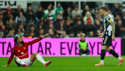 乐鱼app-2-1！7.2亿豪门11打10 却惨遭绝杀 11轮不败终结 创95年耻辱纪录