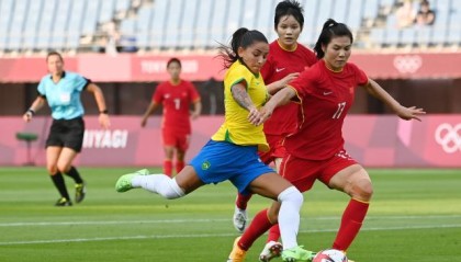 乐鱼app-【奥运会】后防接连送大礼 中国女足0比5惨负巴西队